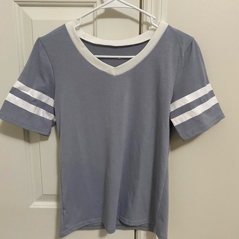 Grey t shirt
